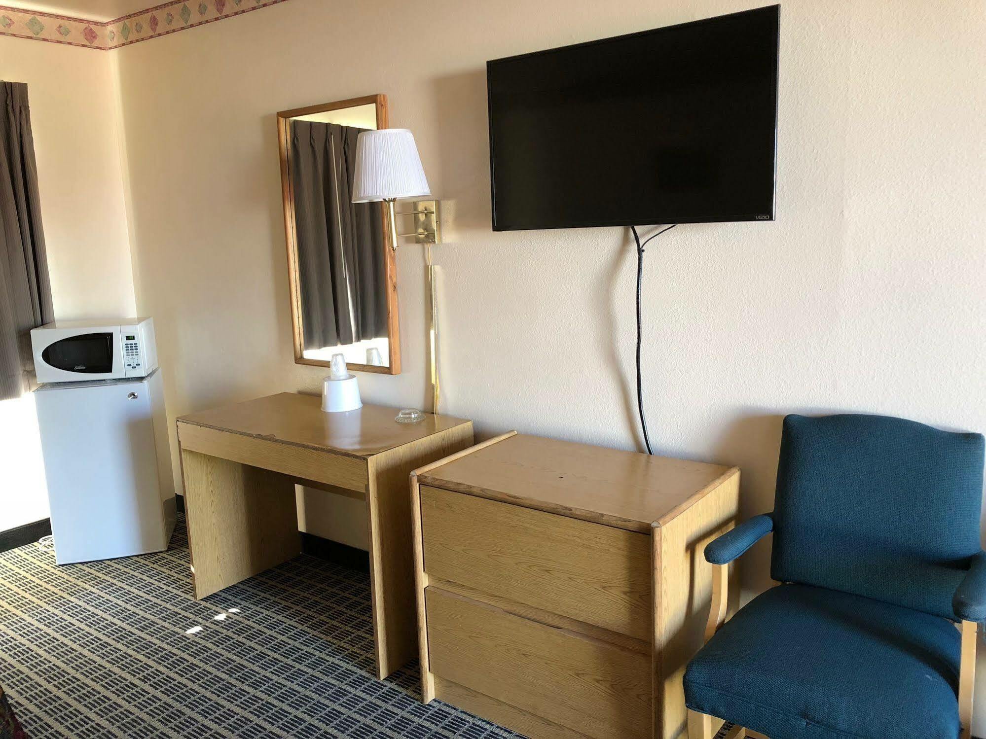 Economy Inn Fresno Exterior photo